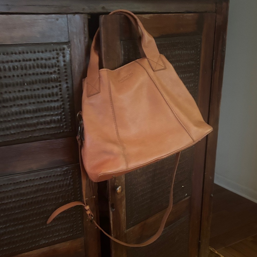 Classic Convertible Shoulder Bag in Tan Leatherette - Picture 3 of 4
